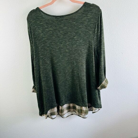Catherine’s Green Faux Layered Top Size 1X - Picture 3 of 3